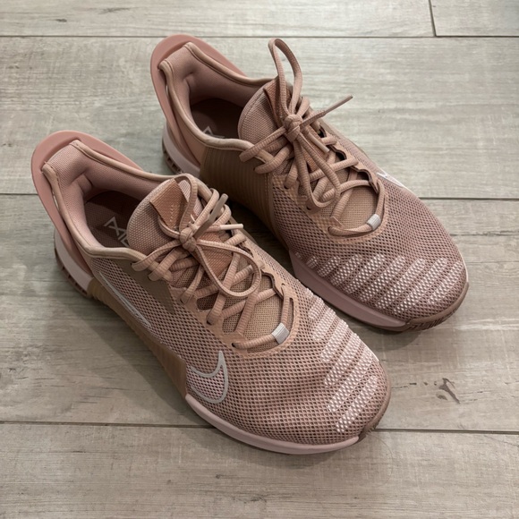 Nike Women's Blush Pink Athletic Shoes - Picture 5 of 10